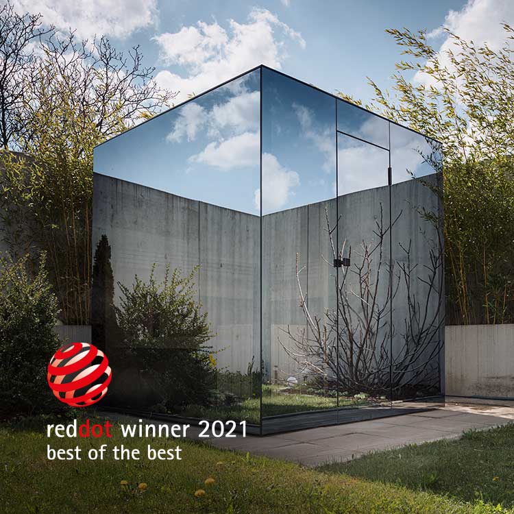 Red Dot Design Award - Amadé Gartensauna im edlen Spiegelglas Design.