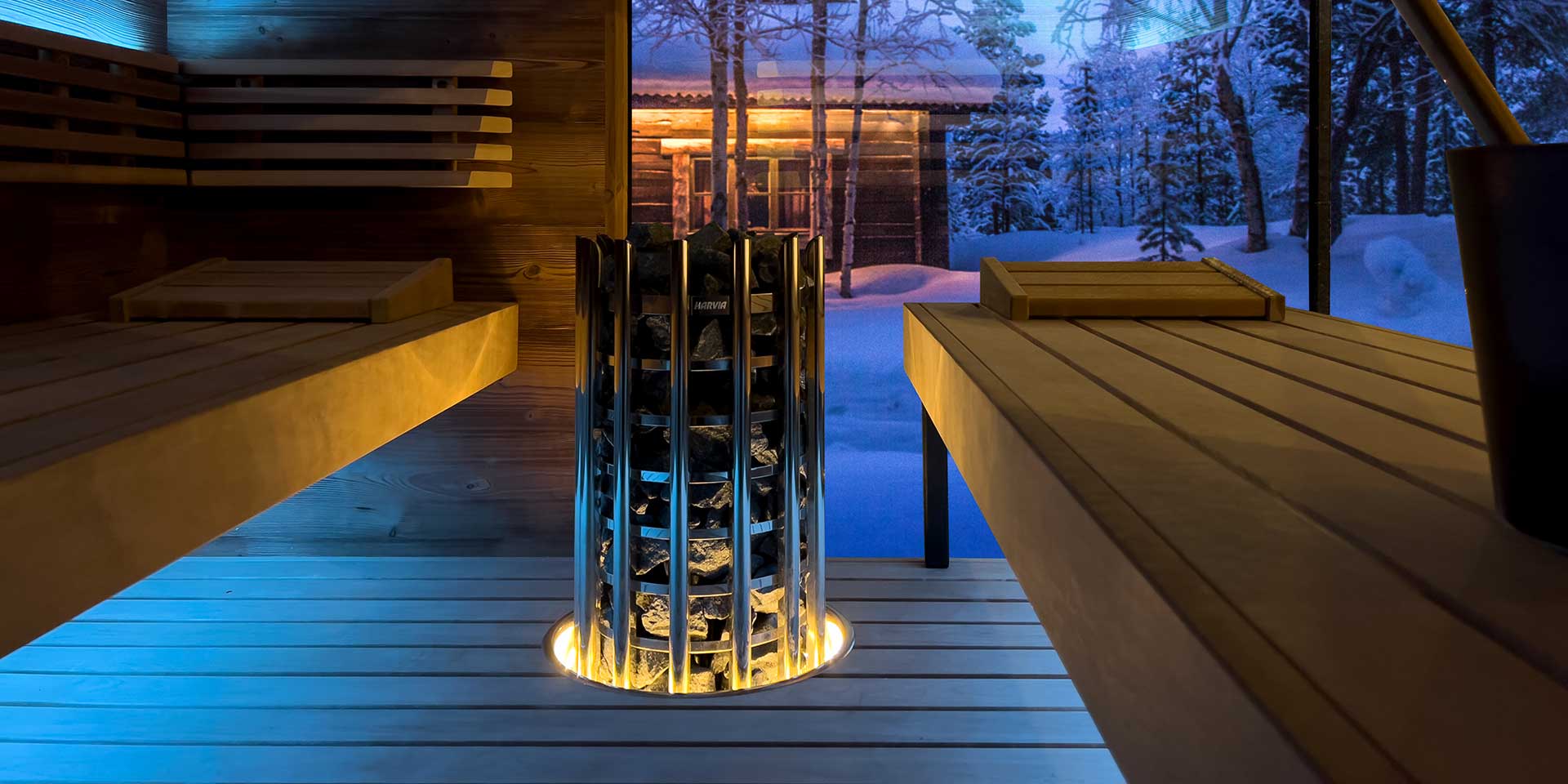 Velden Sauna im Garten und Winterlandschaft.