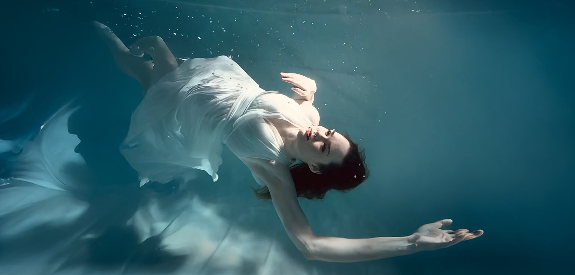 Salzwasser im Whirlpool oder Swim Spa: Sinnvoll oder riskant? Alternativen zur Desinfektion ohne Chlor