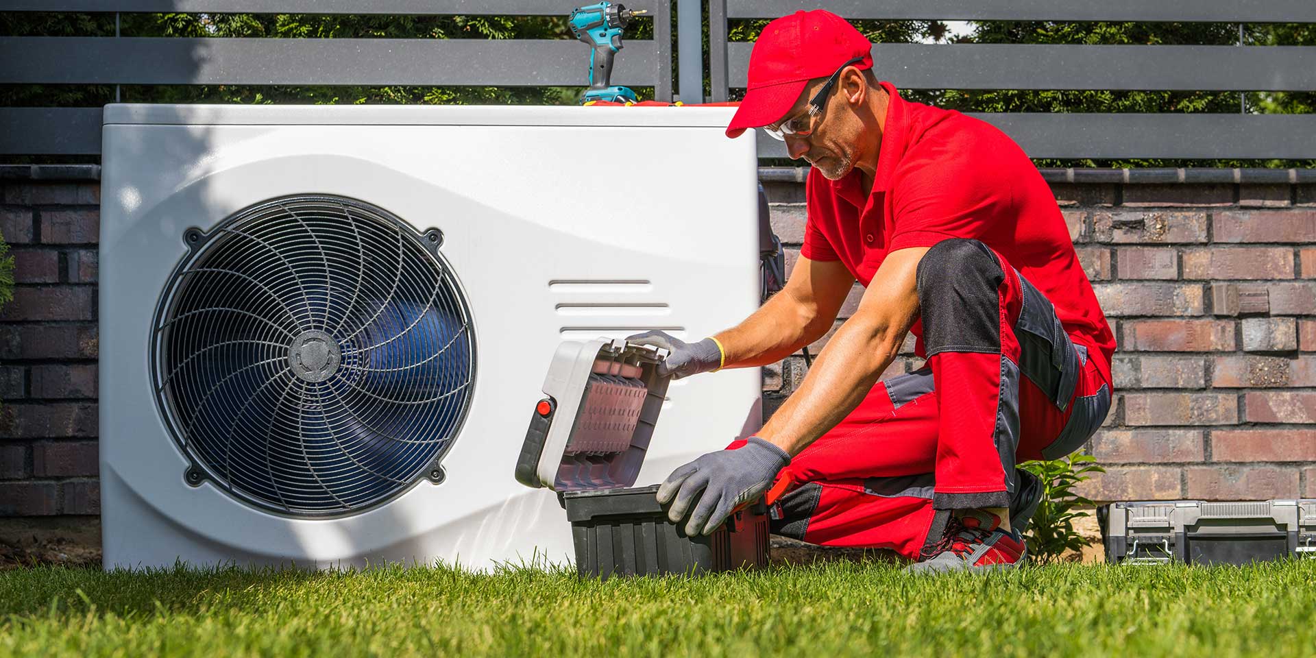 Entspannt abtauchen, ohne dass hohe Kosten auftauchen: Energiesparpools statt Wärmepumpe
