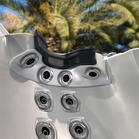 Einzigartige Schulter- und Nackenmassage bei Outdoor-Whirlpools von BETA Wellness.