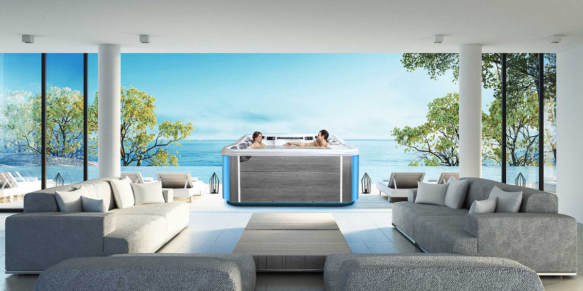 Paar entspannt sich in einem Artesian Spas Whirlpool und Premium-Modell Dove Canyon.