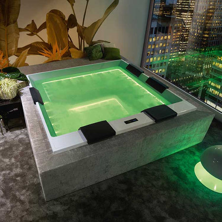 Indoor Whirlpool vom italienischen Hersteller Treesse.
